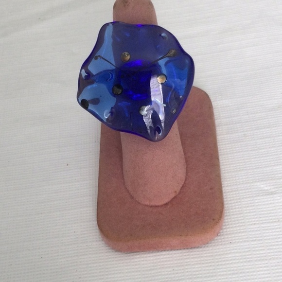 Woman’s Blown Glass Ring size 6 color Blue pretty design NWOT - Picture 1 of 5